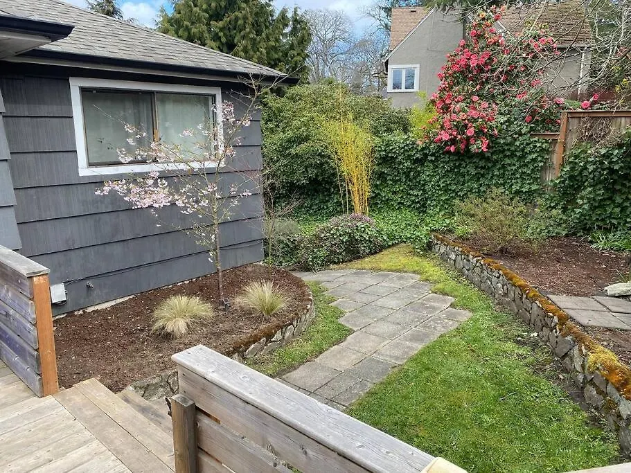 Apartment Charming Two-Bedroom Getaway With Large Private Yard Victoria