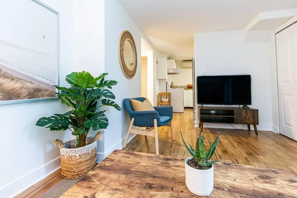 Charming Two-Bedroom Getaway With Large Private Yard Victoria