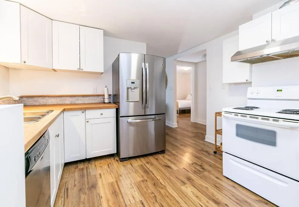 Charming Two-Bedroom Getaway With Large Private Yard Victoria 0*,