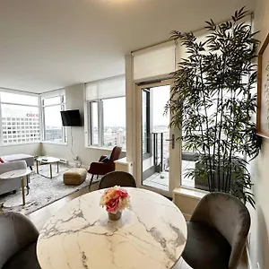 Apartment Ocean View Modern Downtown With Free Parking, Victoria